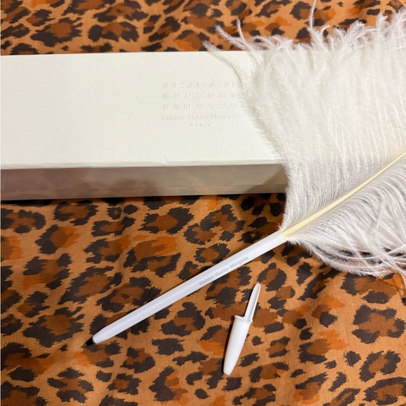 Maison Martin Margiela White Feather Pen ⭐️🩵 - Picture 4 of 4
